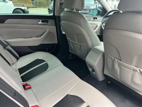 Used 2015 Hyundai Sonata SE w/ Option Group 09 FWD image 11