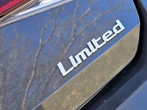 New 2025 Hyundai Elantra Limited FWD image 12