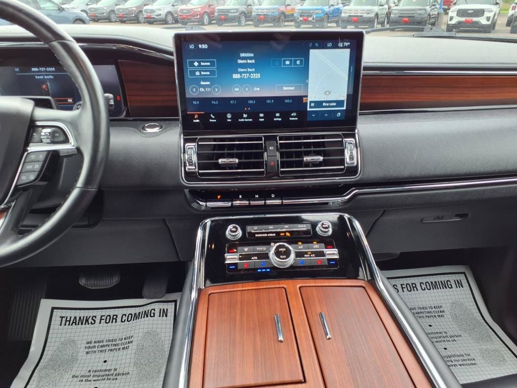 Used 2024 Lincoln Navigator Premiere AWD/4WD image 13
