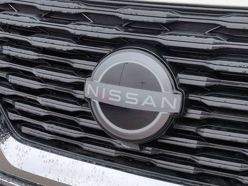 Used 2023 Nissan Rogue SV image 12