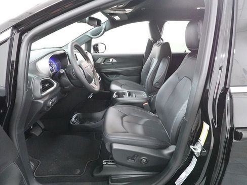 New 2027 Chrysler Pacifica Select FWD image 20