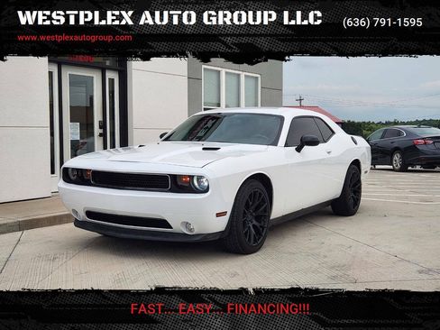 Used 2011 Dodge Challenger RWD image 1