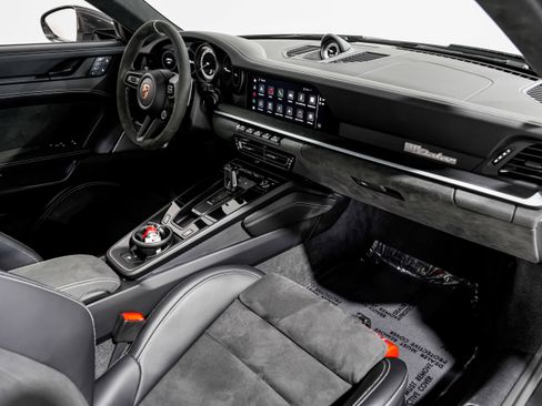 Used 2024 Porsche 911 Dakar image 35