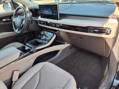 Used 2022 Lincoln Nautilus FWD image 8