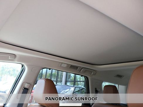 Used 2024 Nissan Pathfinder Platinum image 4