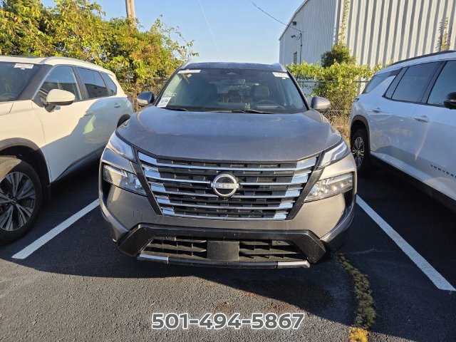 Used 2024 Nissan Rogue Platinum w/ Platinum Premium Package FWD image 2