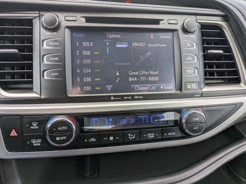 Used 2019 Toyota Highlander SE w/ Nightshade Edition AWD/4WD image 12