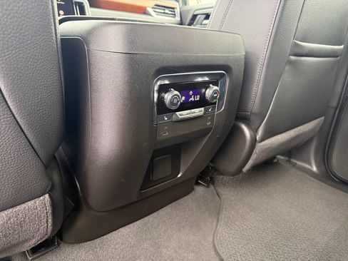 Used 2025 GMC Yukon Denali w/ Sun & Power Step Package AWD/4WD image 23