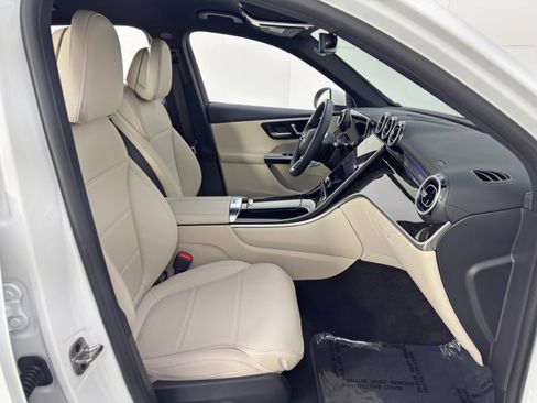 Used 2025 Mercedes-Benz GLC 350e 4MATIC image 15