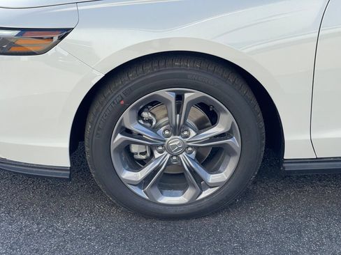 Used 2024 Honda Accord EX image 18