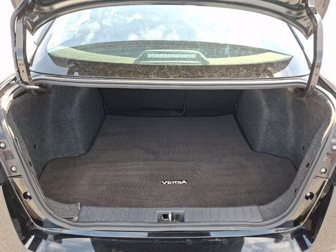 Used 2023 Nissan Versa SV image 28