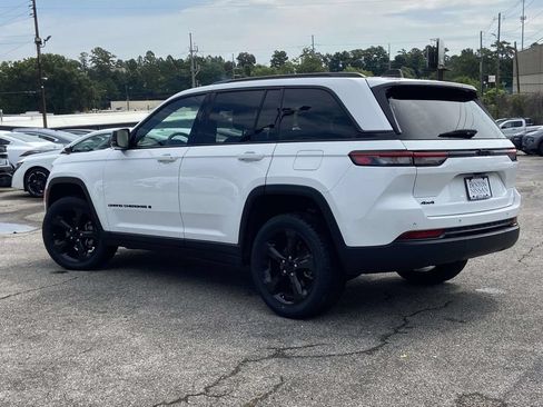 Used 2023 Jeep Grand Cherokee Altitude AWD/4WD image 5