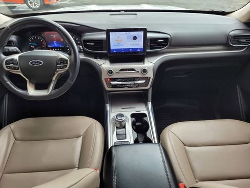 Used 2022 Ford Explorer XLT w/ Equipment Group 202A image 6