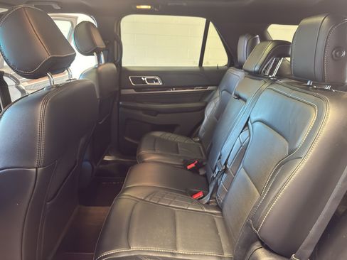 Used 2016 Ford Explorer Platinum AWD/4WD image 30