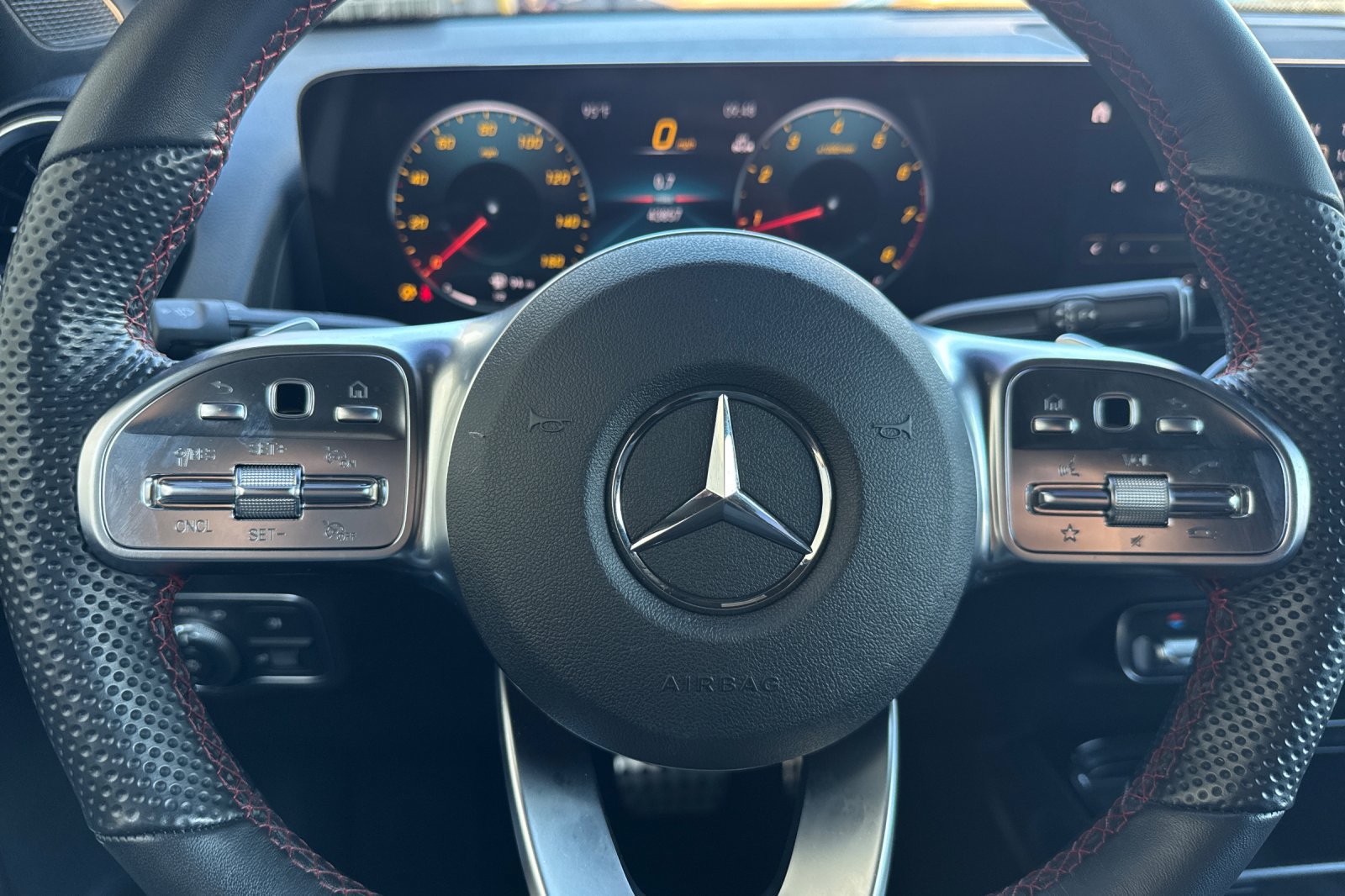 Used 2023 Mercedes-Benz GLB 250 image 23