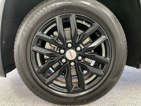 Used 2018 GMC Acadia SLT image 23