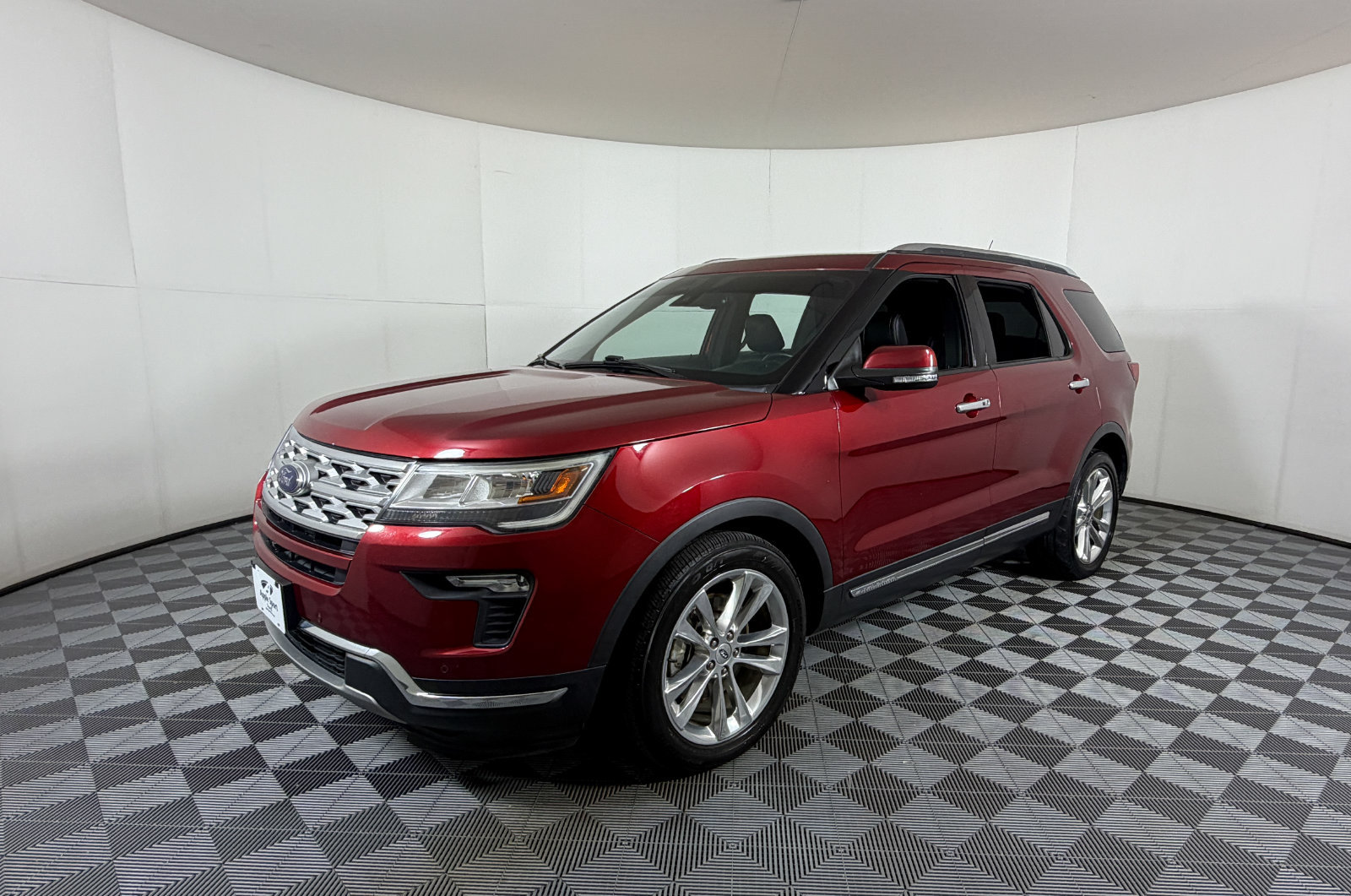 Used 2018 Ford Explorer Limited w/ Ford Safe & Smart Package FWD image 2