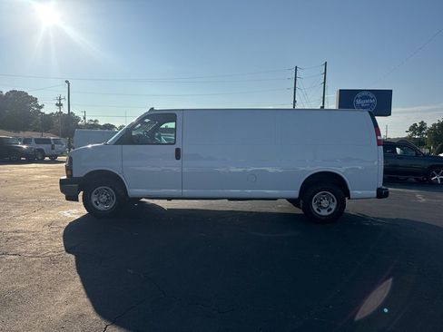 Used 2022 Chevrolet Express 3500 Extended w/ Driver Convenience Package RWD image 2