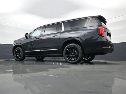 New 2026 GMC Yukon XL Elevation image 28
