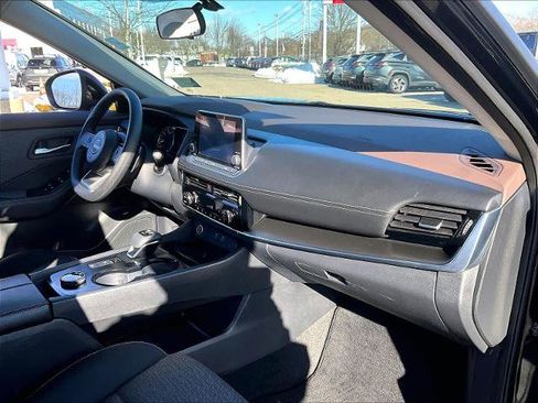 Certified 2023 Nissan Rogue SV image 14
