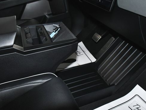 Used 2025 Tesla Cybertruck AWD Crew Cab image 67