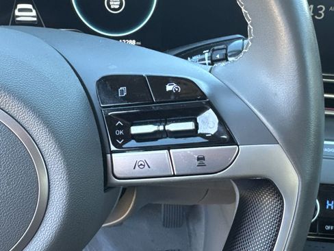 Certified 2025 Hyundai Elantra SEL image 26