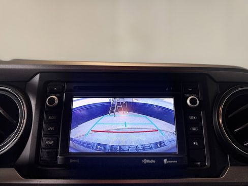 Used 2017 Toyota Tacoma SR5 image 19