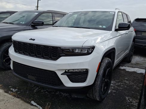 New 2025 Jeep Grand Cherokee Limited w/ Black Appearance Package AWD/4WD image 3