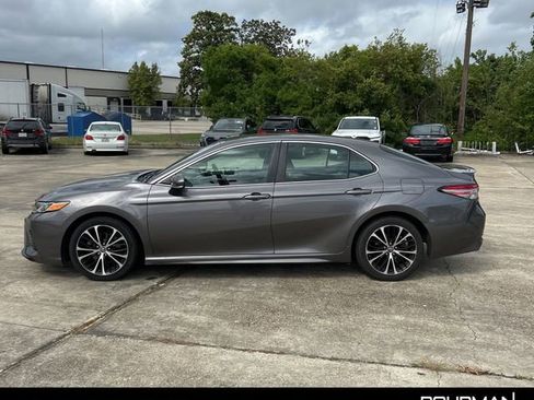 Used 2018 Toyota Camry SE w/ Convenience Package image 2