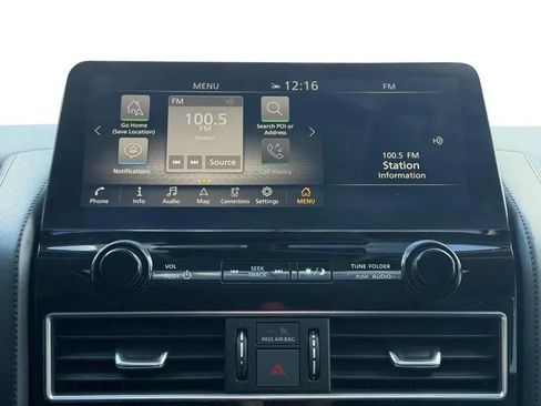 Used 2023 Nissan Armada SL w/ Captain's Chairs Package image 21