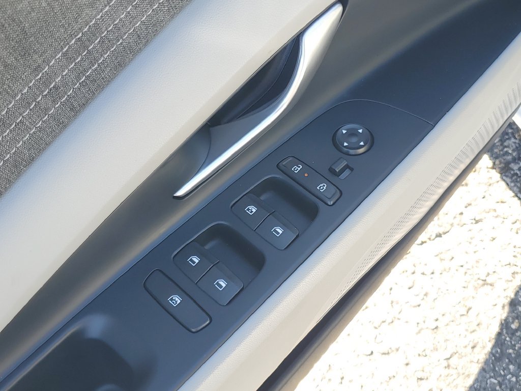 Used 2026 Hyundai Elantra Limited FWD image 10