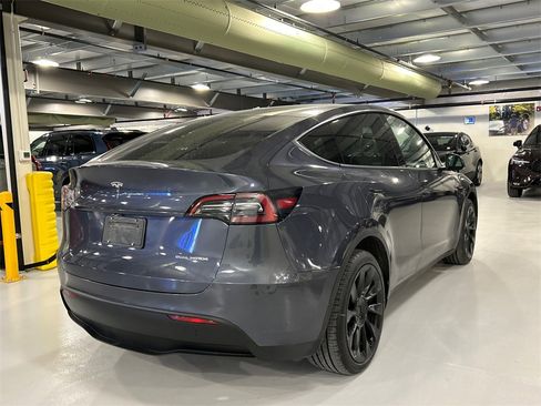 Used 2023 Tesla Model Y Long Range image 2