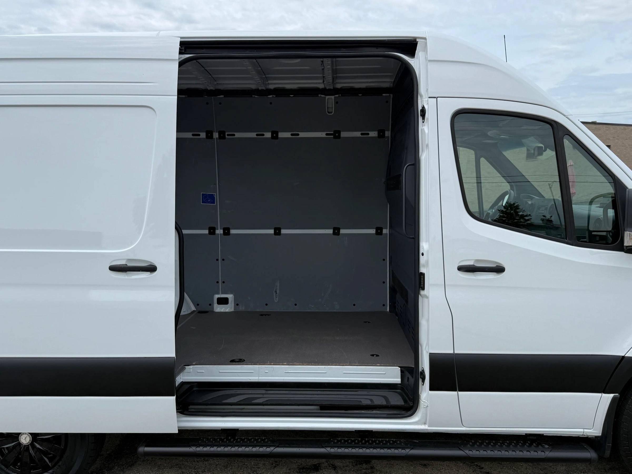 Used 2025 Mercedes-Benz Sprinter 2500 image 9