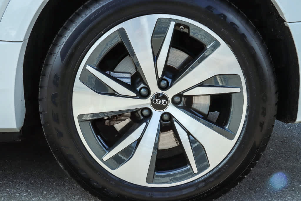Used 2024 Audi Q8 e-tron Premium Plus w/ Premium Plus Package AWD/4WD image 10