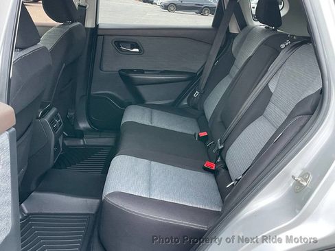 Used 2021 Nissan Rogue SV image 11