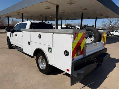 Used 2021 Ford F350 XLT image 3