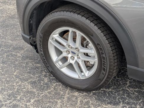 Used 2025 Ford Explorer Active AWD/4WD image 25