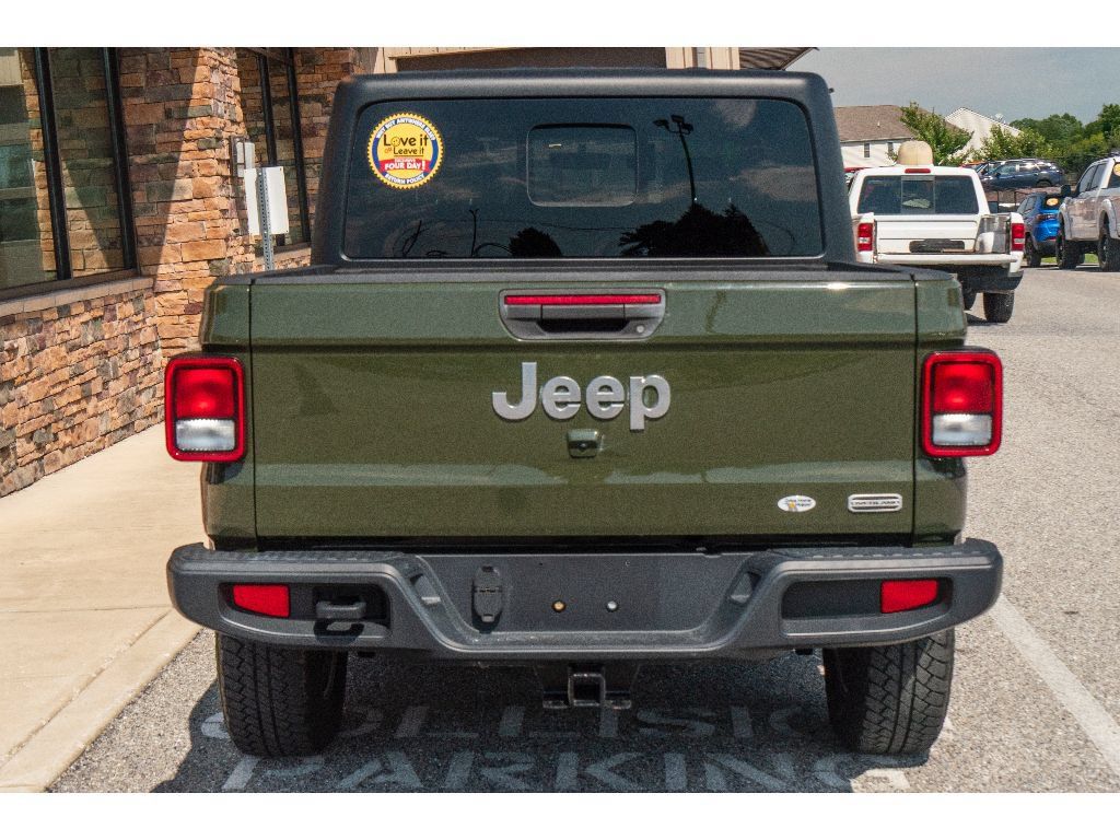 Used 2022 Jeep Gladiator Overland w/ Popular Equipment Package AWD/4WD image 4