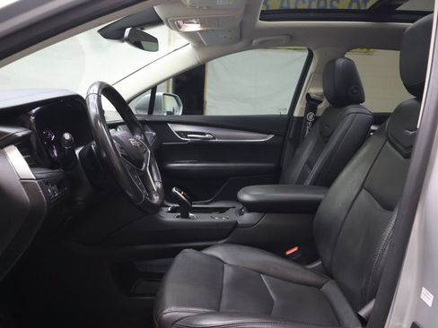 Used 2019 Cadillac XT5 Premium Luxury FWD image 16