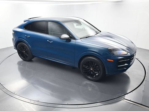 Certified 2025 Porsche Cayenne Coupe AWD/4WD image 39