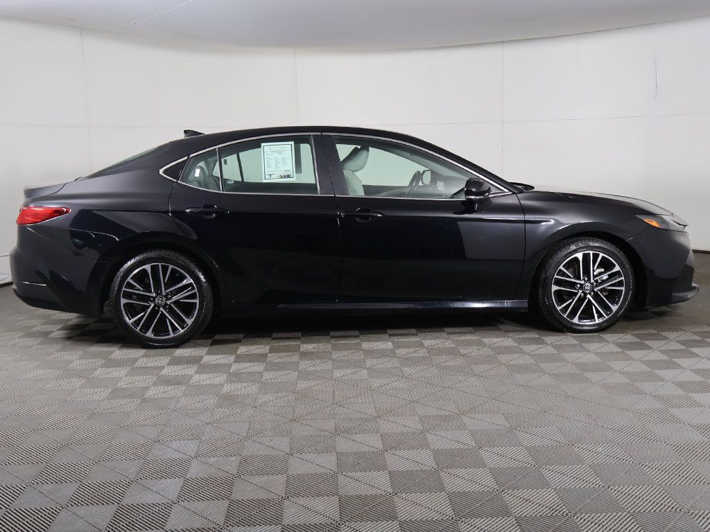 Used 2025 Toyota Camry XLE FWD image 17