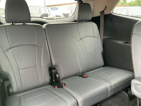 Used 2021 Buick Enclave Essence w/ Sound and Sites Package AWD/4WD image 52