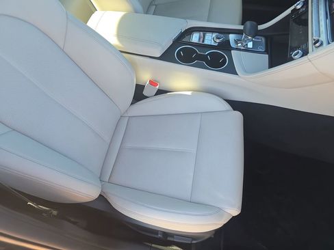 Used 2025 Genesis G70 2.5T image 10