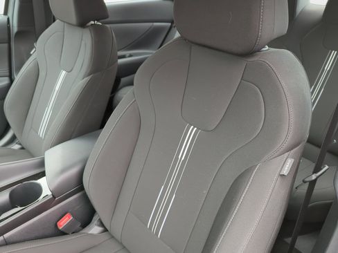 Certified 2025 Hyundai Elantra SEL image 10