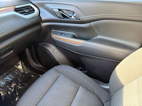 Used 2021 GMC Acadia SLE image 29