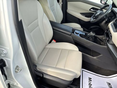 Used 2023 Nissan Rogue SV w/ SV Premium B Package image 22