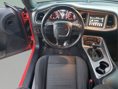 Used 2022 Dodge Challenger SXT image 10