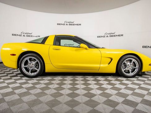 Used 2000 Chevrolet Corvette Coupe w/ Roof Pkg RWD image 3