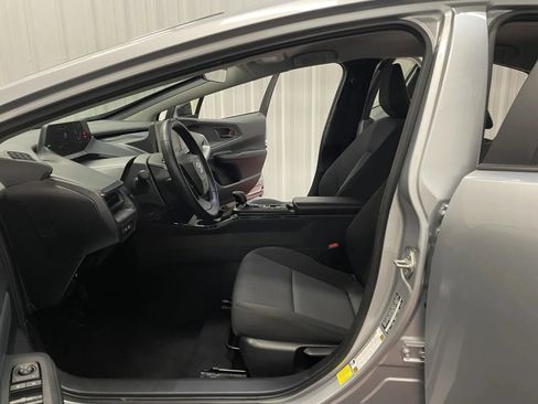 Used 2025 Toyota Prius LE FWD image 32