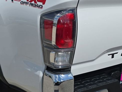 Used 2020 Toyota Tacoma TRD Off-Road AWD/4WD image 34
